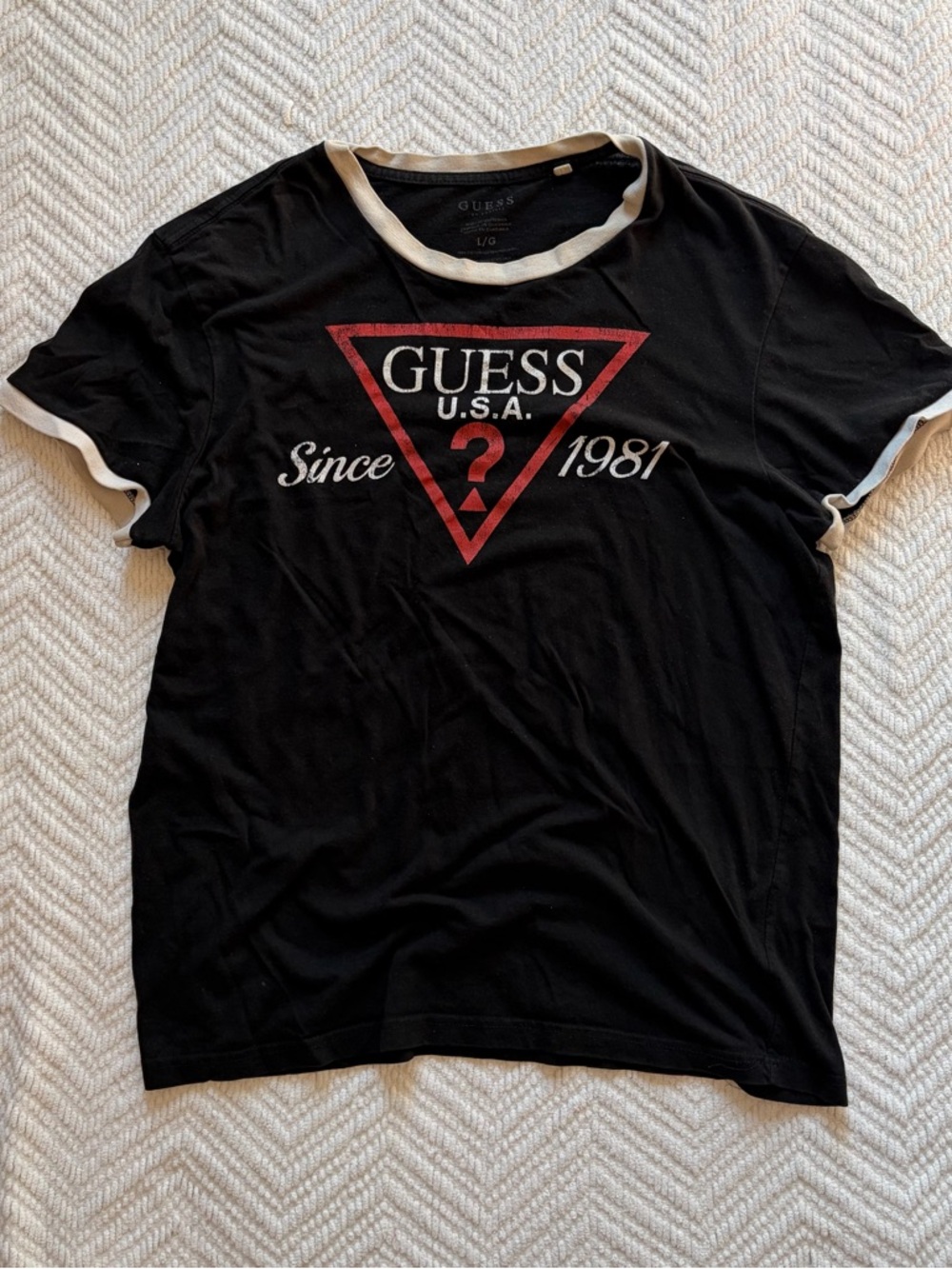 ❓ Guess Black Logo Tee